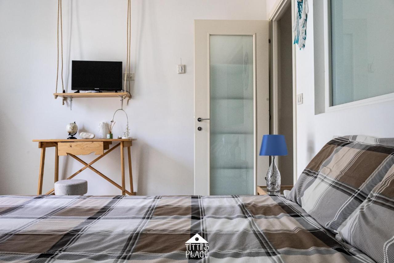 Titti'S Place Bari Bagian luar foto